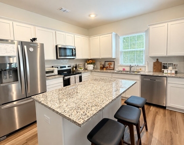 2945 Salinger Way - Photo Thumbnail 7