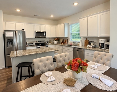2945 Salinger Way - Photo Thumbnail 5