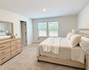 2945 Salinger Way - Photo Thumbnail 9