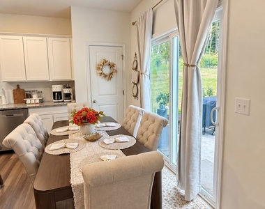 2945 Salinger Way - Photo Thumbnail 6