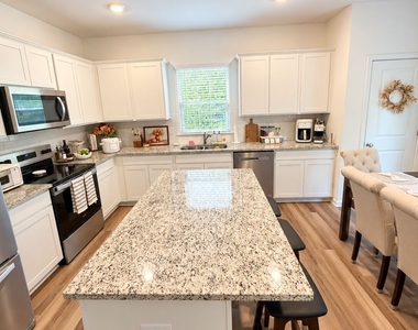 2945 Salinger Way - Photo Thumbnail 8