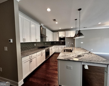 207 Bellehaven Place - Photo Thumbnail 4