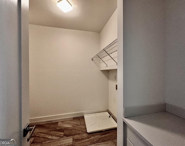 207 Bellehaven Place - Photo Thumbnail 9
