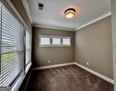 207 Bellehaven Place - Photo Thumbnail 12