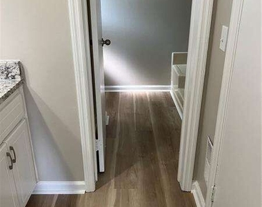 2121 Wood Court - Photo Thumbnail 16