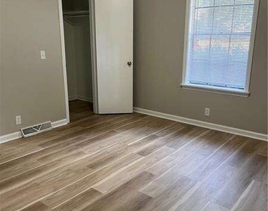 2121 Wood Court - Photo Thumbnail 23
