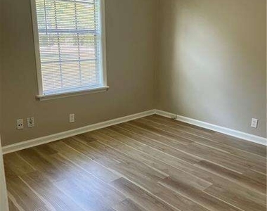 2121 Wood Court - Photo Thumbnail 26