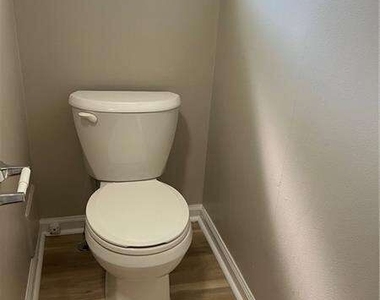 2121 Wood Court - Photo Thumbnail 20