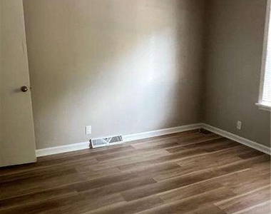 2121 Wood Court - Photo Thumbnail 14