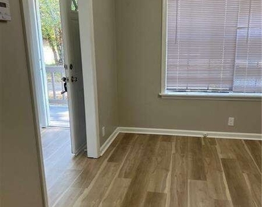 2121 Wood Court - Photo Thumbnail 10