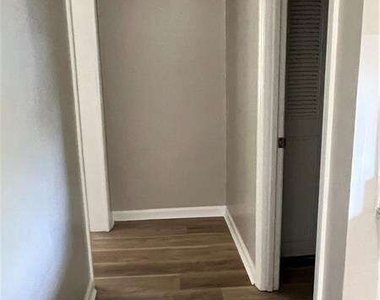 2121 Wood Court - Photo Thumbnail 11