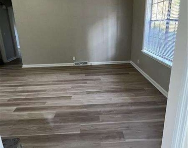 2121 Wood Court - Photo Thumbnail 3