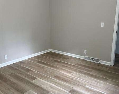 2121 Wood Court - Photo Thumbnail 25
