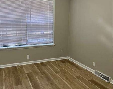 2121 Wood Court - Photo Thumbnail 9