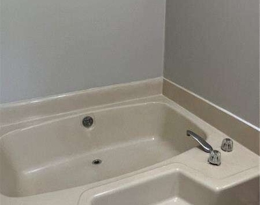 2121 Wood Court - Photo Thumbnail 18