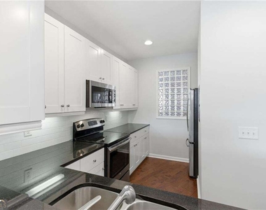 10 Perimeter Summi Boulevard Ne - Photo Thumbnail 13
