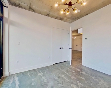 27 Montrose Avenue - Photo Thumbnail 6