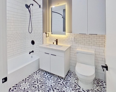27 Montrose Avenue - Photo Thumbnail 4