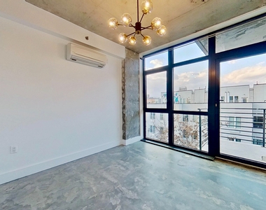 27 Montrose Avenue - Photo Thumbnail 8