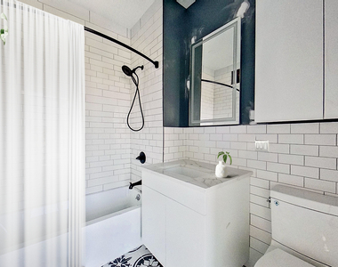 27 Montrose Avenue - Photo Thumbnail 5