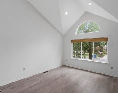 450 Vanderveer Rd - Photo Thumbnail 3
