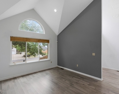 450 Vanderveer Rd - Photo Thumbnail 4