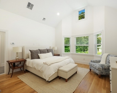 321 Elm Street, Unit A - Photo Thumbnail 17