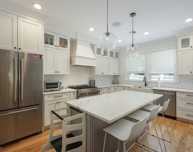 321 Elm Street, Unit A - Photo Thumbnail 10