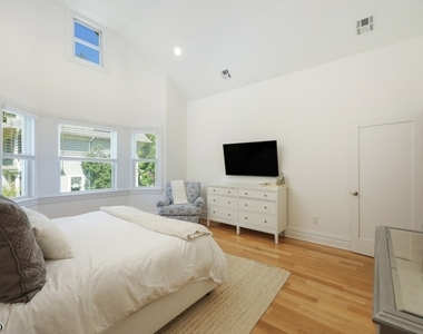 321 Elm Street, Unit A - Photo Thumbnail 18