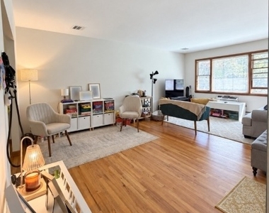 52 Dunlap St - Photo Thumbnail 4
