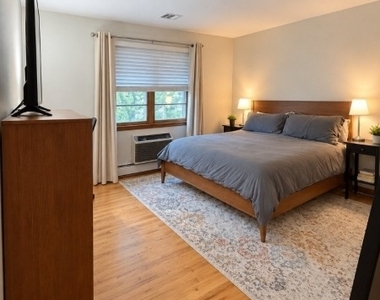 52 Dunlap St - Photo Thumbnail 5