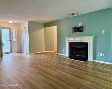 1216 Waters Edge Drive - Photo Thumbnail 4
