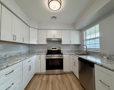 866c Inverness Court - Photo Thumbnail 2