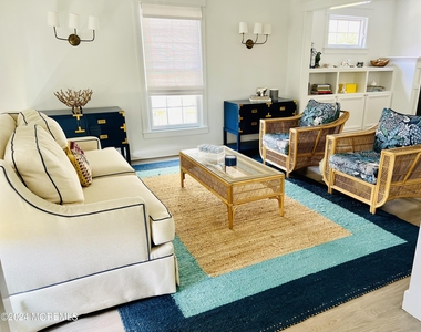 2122 Edgewood Place - Photo Thumbnail 1
