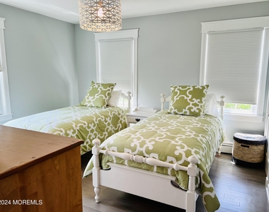 2122 Edgewood Place - Photo Thumbnail 12