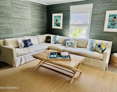 2122 Edgewood Place - Photo Thumbnail 6