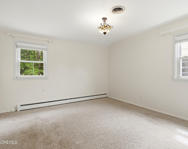 943 N Edgebrook Drive N - Photo Thumbnail 15