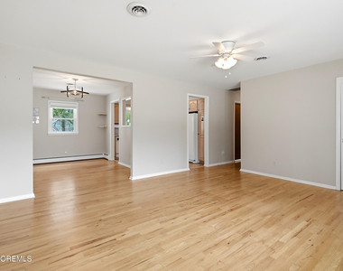 943 N Edgebrook Drive N - Photo Thumbnail 6