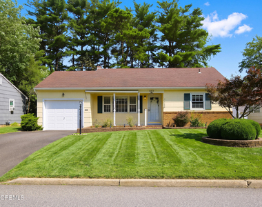 943 N Edgebrook Drive N - Photo Thumbnail 1