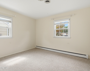 943 N Edgebrook Drive N - Photo Thumbnail 17
