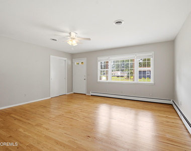 943 N Edgebrook Drive N - Photo Thumbnail 4