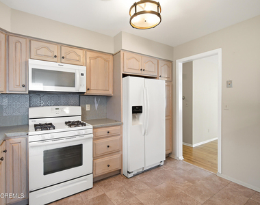 943 N Edgebrook Drive N - Photo Thumbnail 11