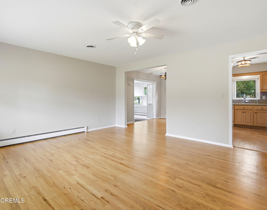 943 N Edgebrook Drive N - Photo Thumbnail 5
