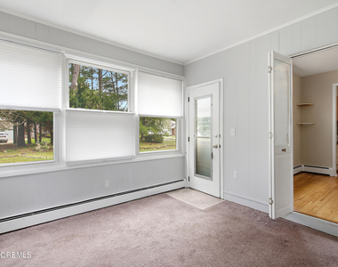 943 N Edgebrook Drive N - Photo Thumbnail 13