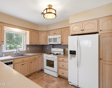943 N Edgebrook Drive N - Photo Thumbnail 12