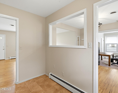 943 N Edgebrook Drive N - Photo Thumbnail 10