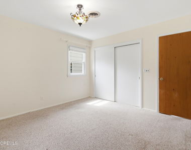943 N Edgebrook Drive N - Photo Thumbnail 16
