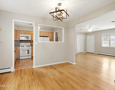 943 N Edgebrook Drive N - Photo Thumbnail 8