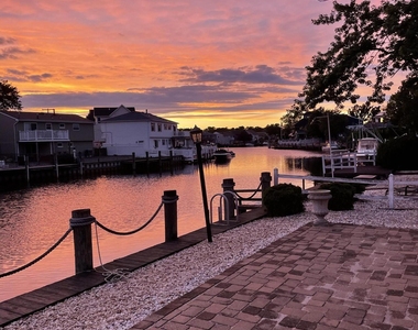 126 Royal Drive - Photo Thumbnail 17