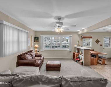 126 Royal Drive - Photo Thumbnail 5
